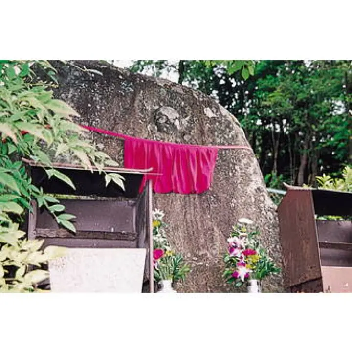 万年坂の地蔵石仏