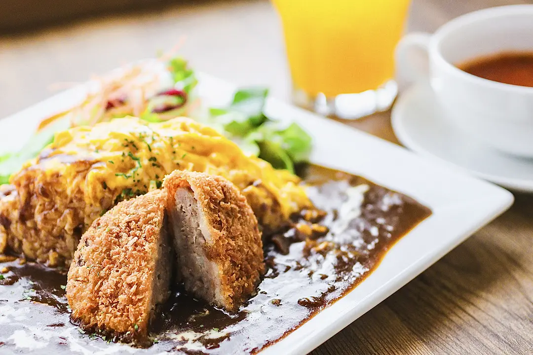 六甲やまみつオムカレー ～神戸牛ミンチカツ編～.jpg