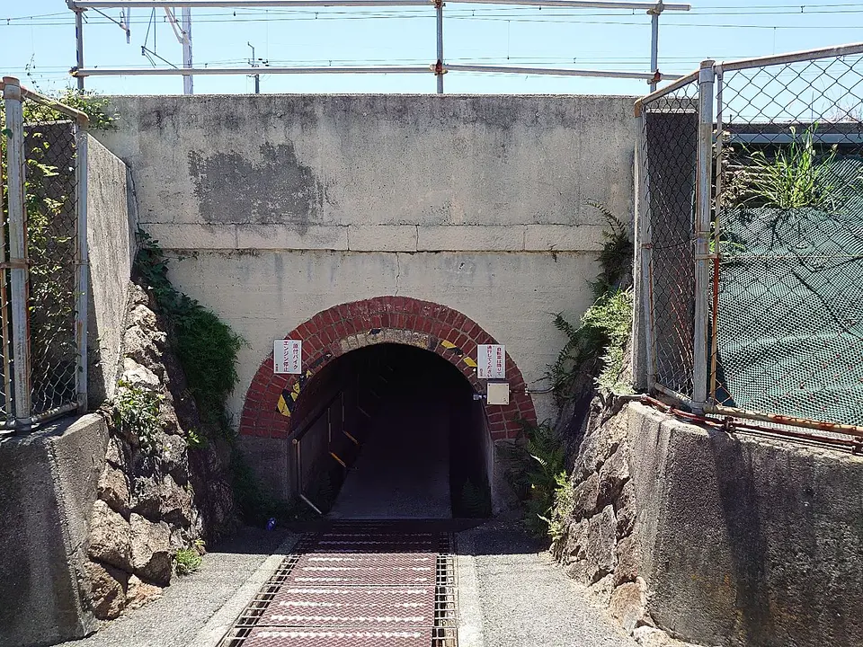 マンボウトンネル